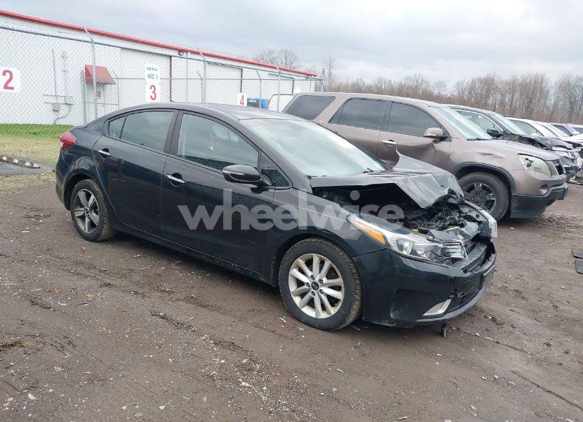 2018 Kia Forte S (VIN 3KPFL4A78JE235226) main photo