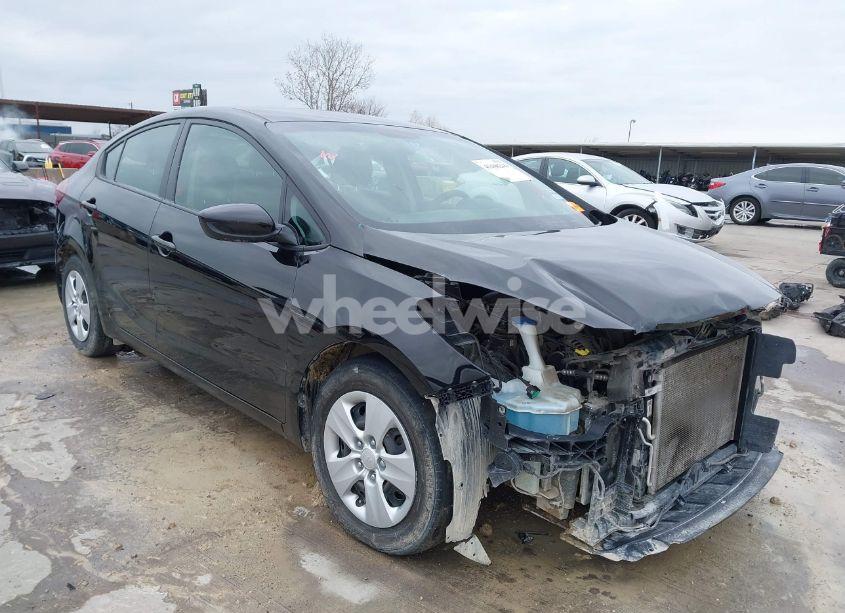 2018 Kia Forte LX (VIN 3KPFL4A78JE277976) main photo