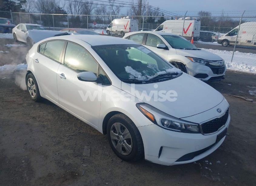 2017 Kia Forte LX (VIN 3KPFL4A79HE081555) main photo