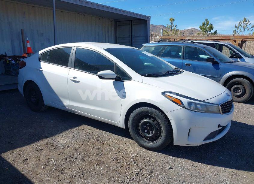 2017 Kia Forte LX (VIN 3KPFL4A79HE084567) main photo