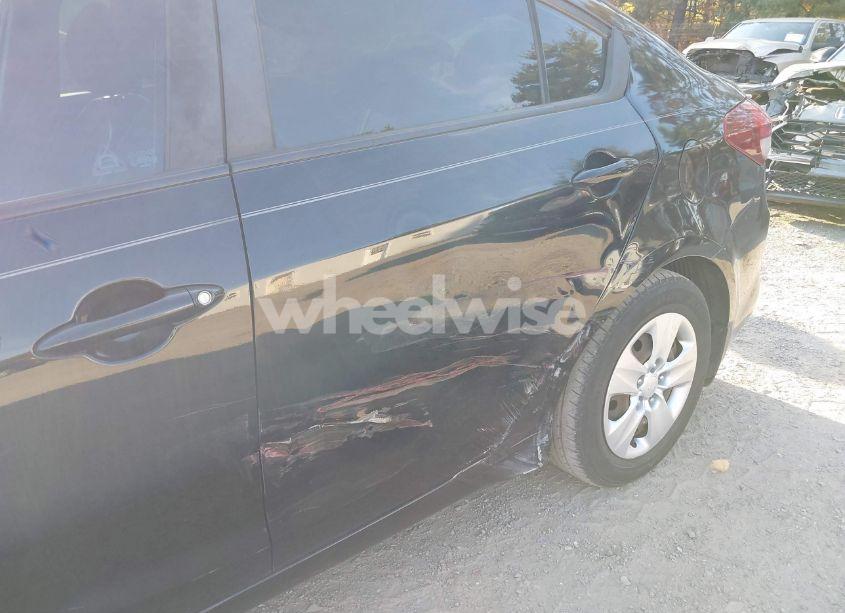 Photo 6 of 2017 Kia Forte LX (VIN 3KPFL4A79HE116028)