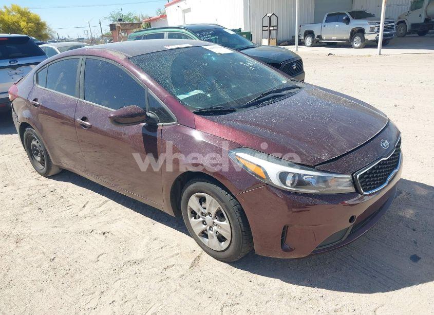 2017 Kia Forte LX (VIN 3KPFL4A7XHE059242) main photo