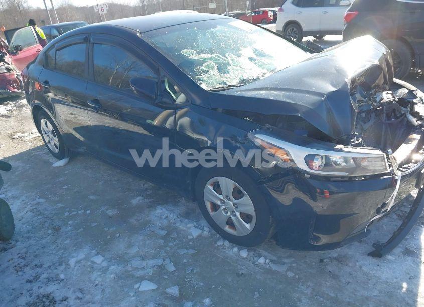 2017 Kia Forte LX (VIN 3KPFL4A7XHE061847) main photo