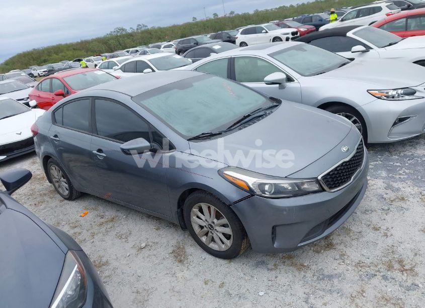 2017 Kia Forte S (VIN 3KPFL4A7XHE083069) main photo