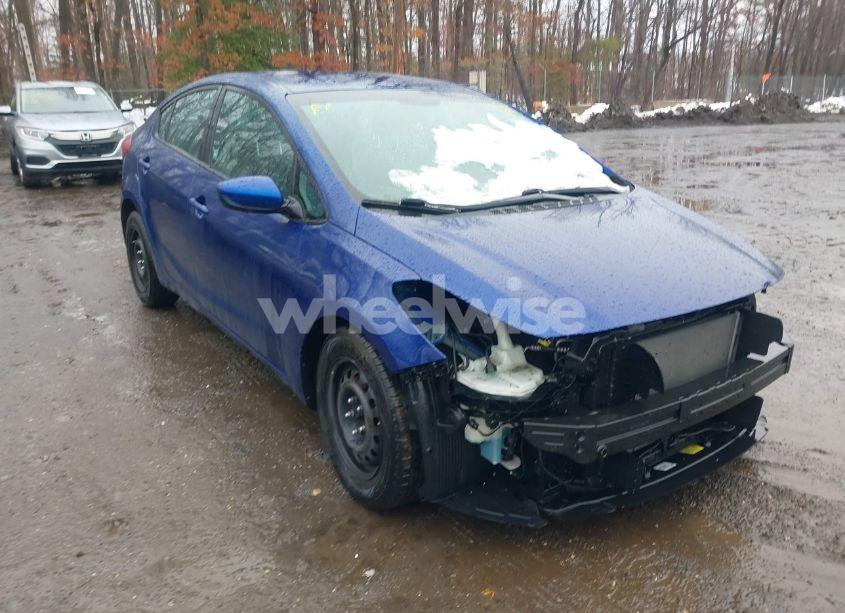 2017 Kia Forte LX (VIN 3KPFL4A7XHE145375) main photo