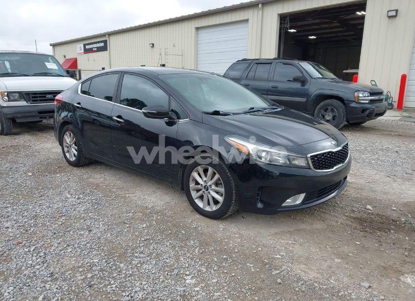 2017 Kia Forte S (VIN 3KPFL4A7XHE152892) main photo