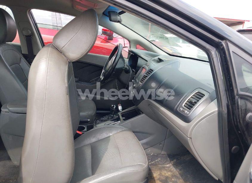 Photo 5 of 2017 Kia Forte EX (VIN 3KPFL4A8XHE093383)