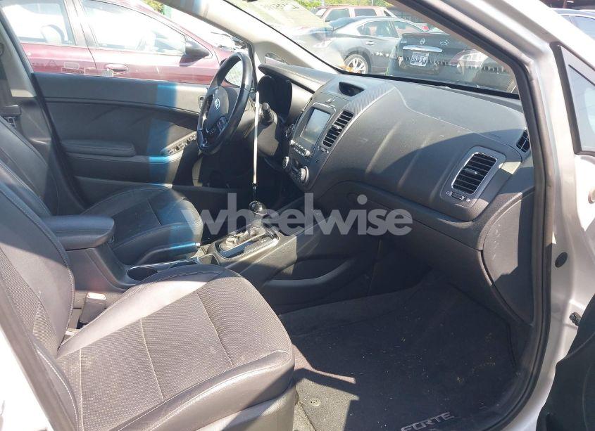 Photo 5 of 2018 Kia Forte EX (VIN 3KPFN4A88JE165326)