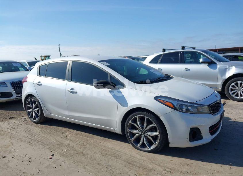 Photo 13 of 2017 Kia Forte SX (VIN 3KPFN5A35HE140517)