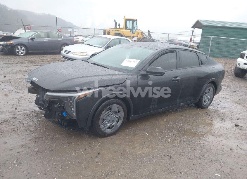 Photo 2 of 2025 Kia K4 LX (VIN 3KPFT4DE0SE002758)