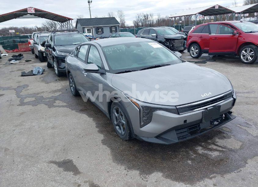 2025 Kia K4 LXS (VIN 3KPFT4DE0SE013825) main photo