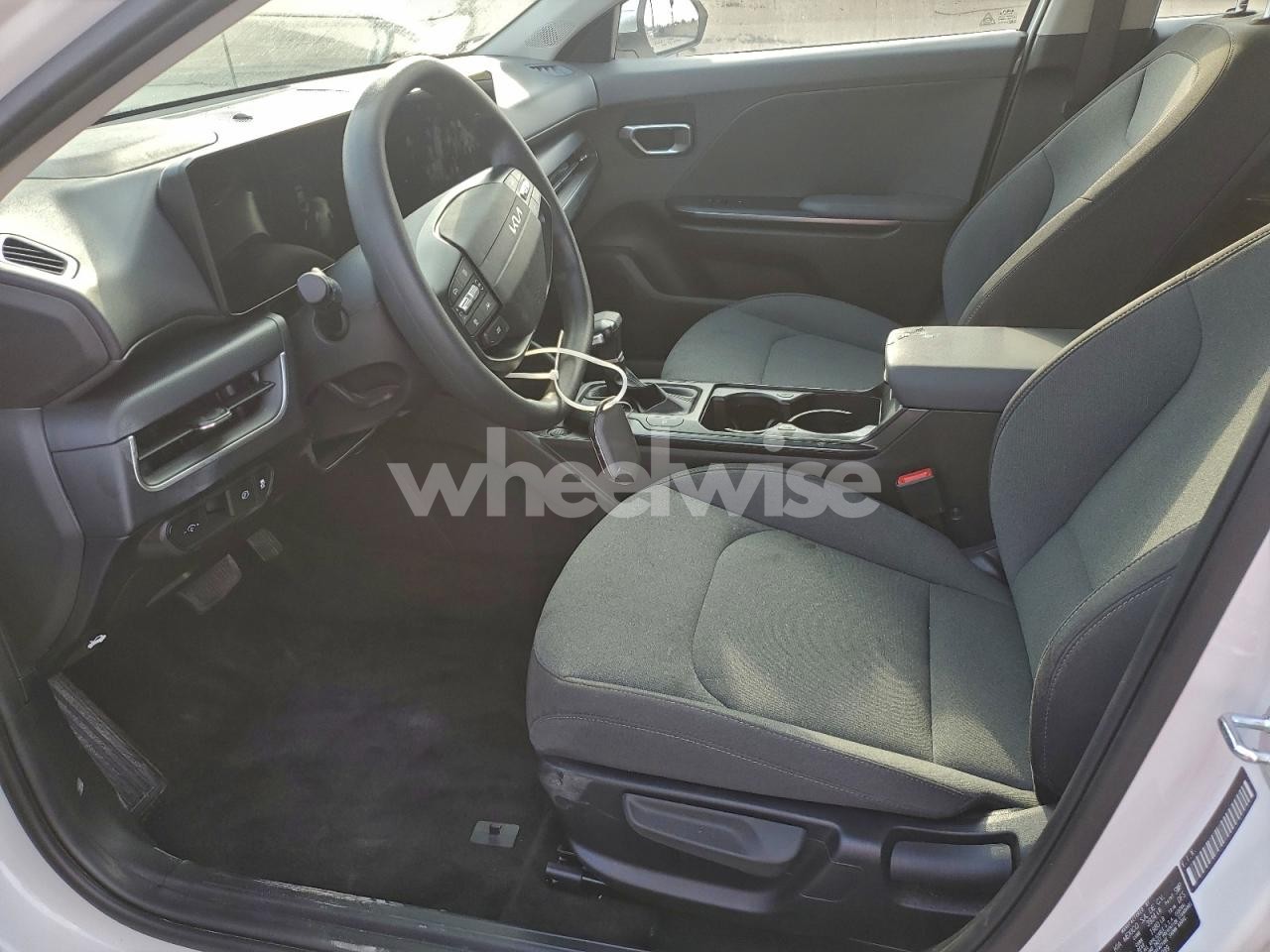 Photo 7 of 2025 KIA K4 LX (VIN 3KPFT4DE0SE113889)