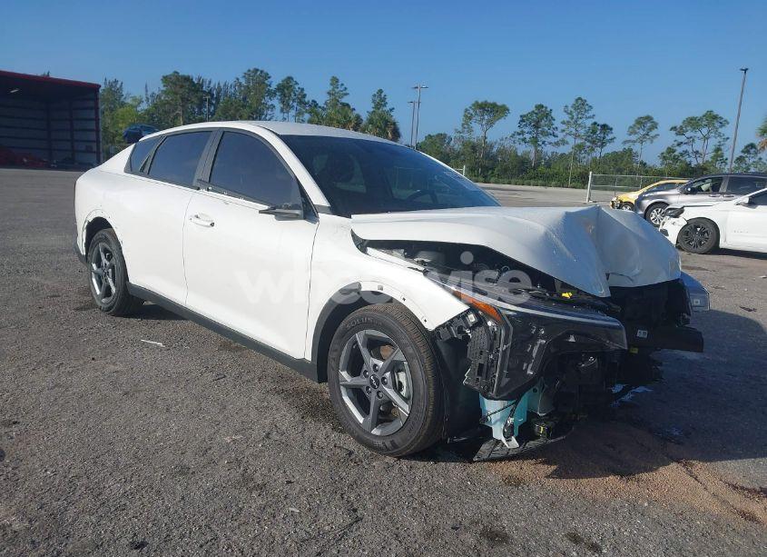 2025 Kia K4 LXS (VIN 3KPFT4DE1SE006012) main photo