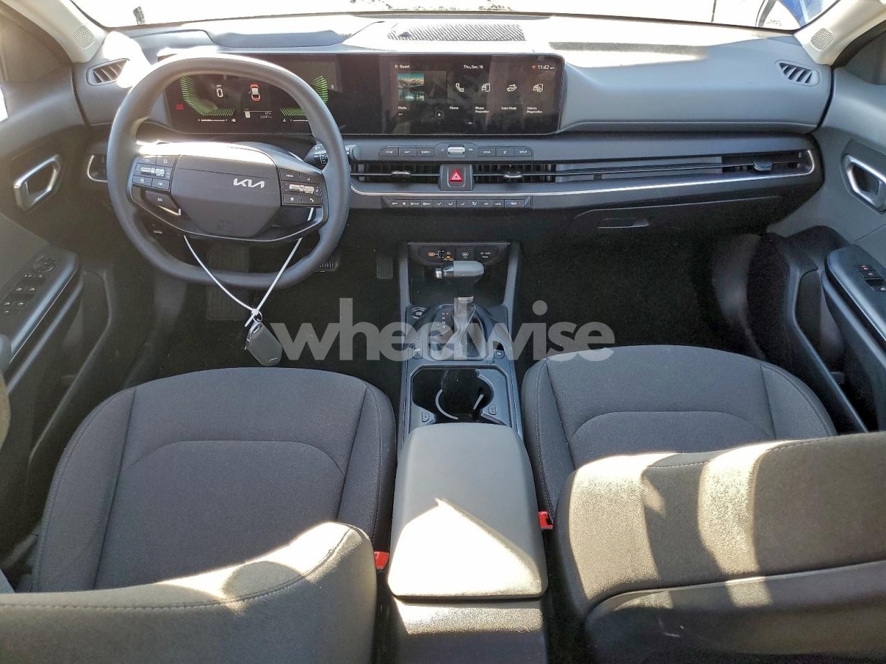 Photo 8 of 2025 KIA K4 LX (VIN 3KPFT4DE1SE037115)