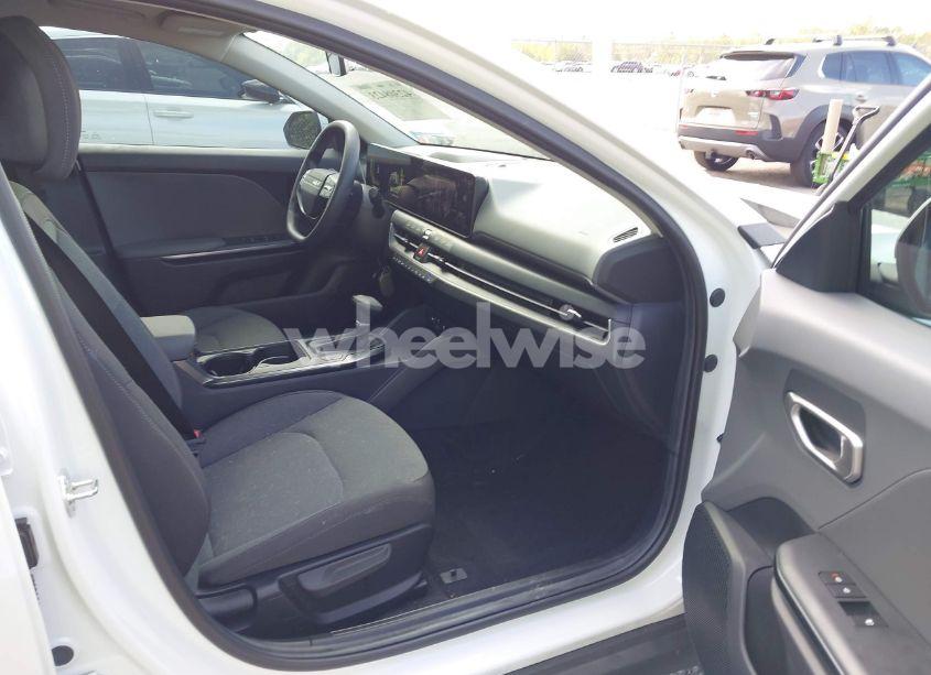 Photo 5 of 2025 Kia K4 LX (VIN 3KPFT4DE1SE083270)