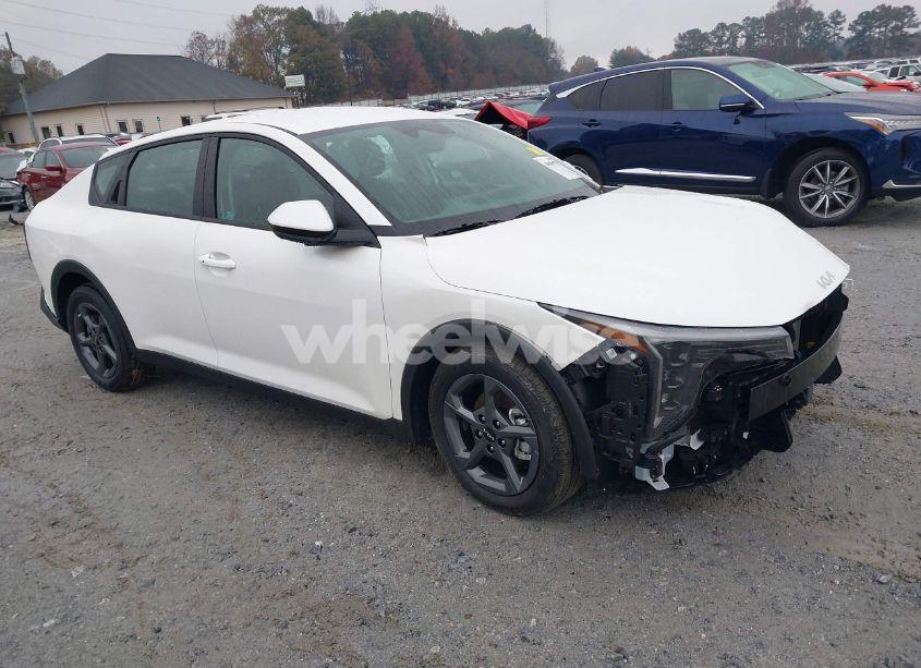 2025 Kia K4 LXS (VIN 3KPFT4DE2SE005502) main photo