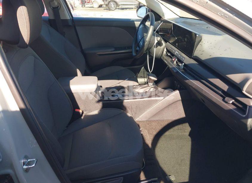 Photo 5 of 2025 Kia K4 LXS (VIN 3KPFT4DE2SE040962)
