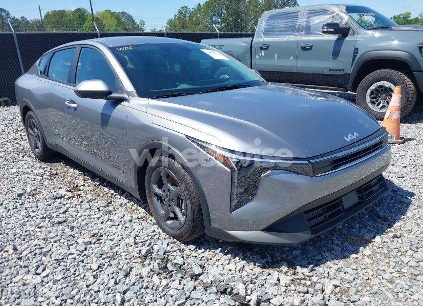 2025 Kia K4 LXS (VIN 3KPFT4DE3SE004780) main photo