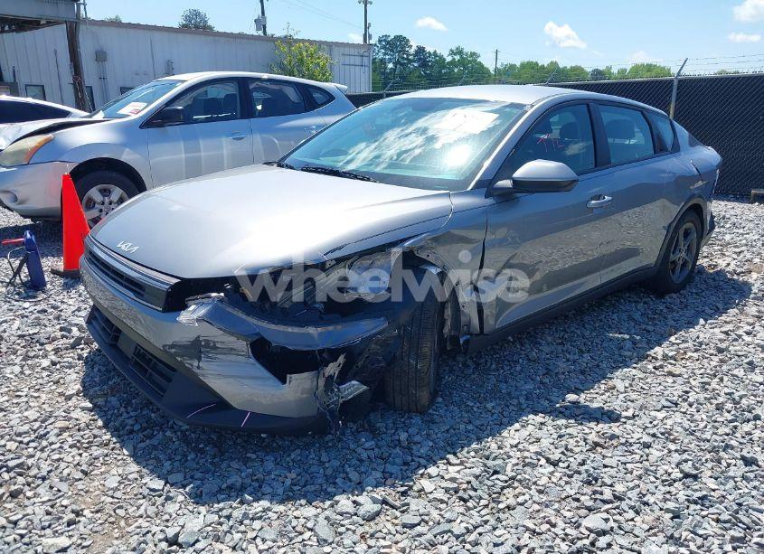 Photo 2 of 2025 Kia K4 LXS (VIN 3KPFT4DE3SE004780)