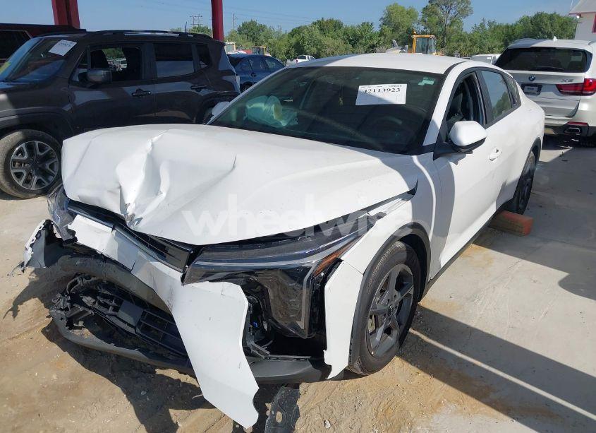 Photo 2 of 2025 Kia K4 LXS (VIN 3KPFT4DE3SE006027)