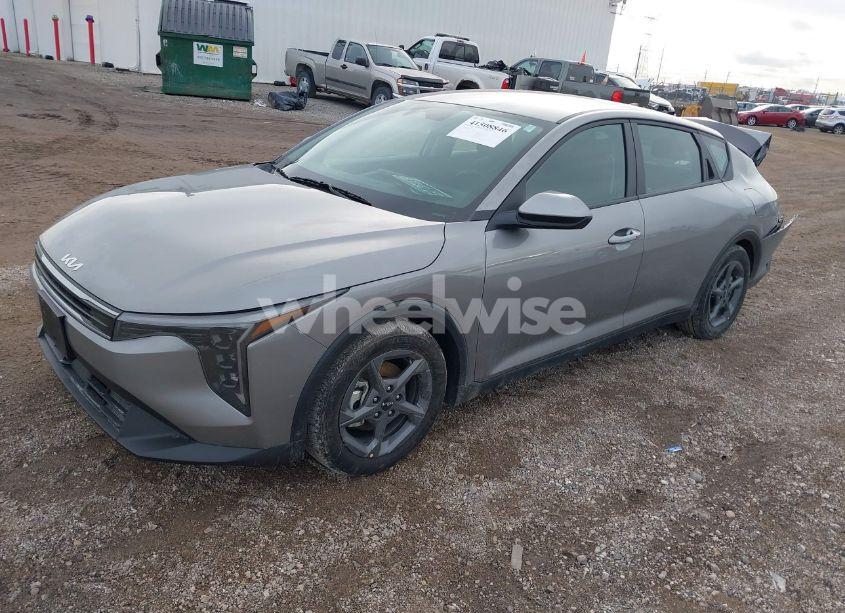 Photo 2 of 2025 Kia K4 LXS (VIN 3KPFT4DE3SE009462)