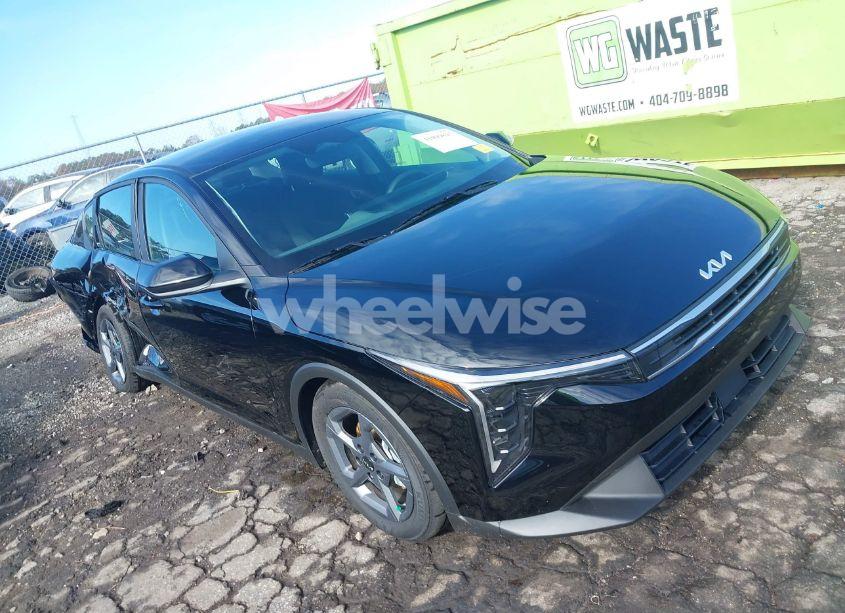 2025 Kia K4 LXS (VIN 3KPFT4DE3SE009705) main photo
