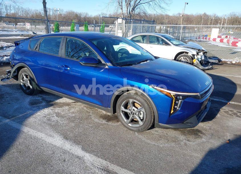 2025 Kia K4 LXS (VIN 3KPFT4DE3SE023135) main photo