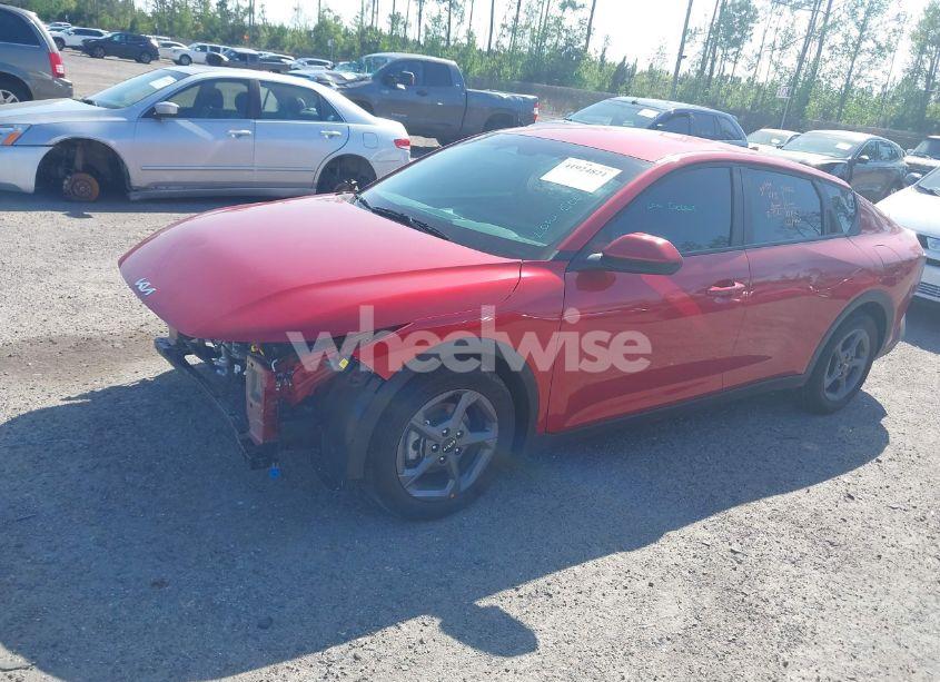 Photo 2 of 2025 Kia K4 LXS (VIN 3KPFT4DE3SE024155)