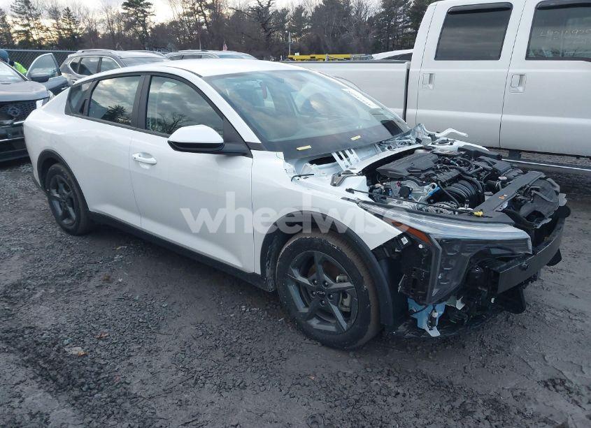 2025 Kia K4 LXS (VIN 3KPFT4DE3SE029937) main photo