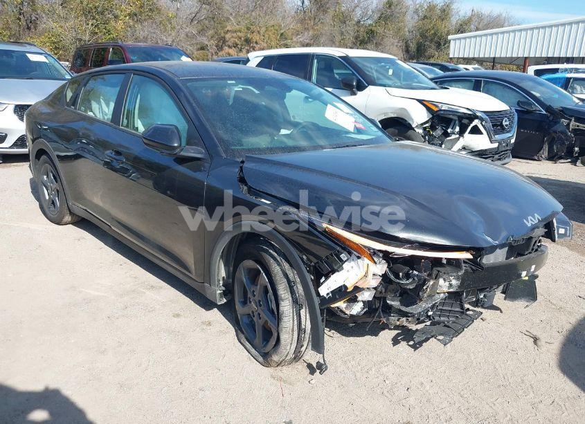 2025 Kia K4 LXS (VIN 3KPFT4DE3SE033745) main photo