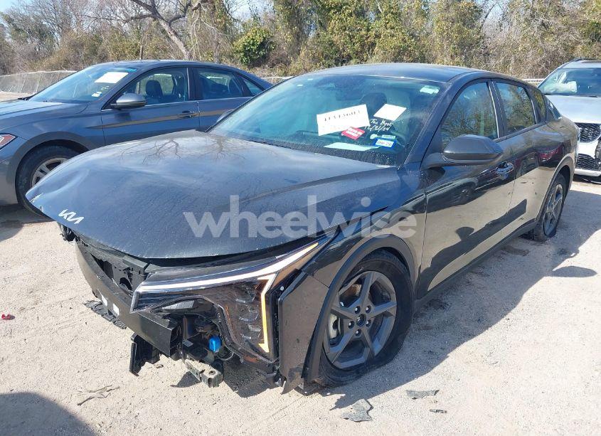 Photo 2 of 2025 Kia K4 LXS (VIN 3KPFT4DE3SE033745)