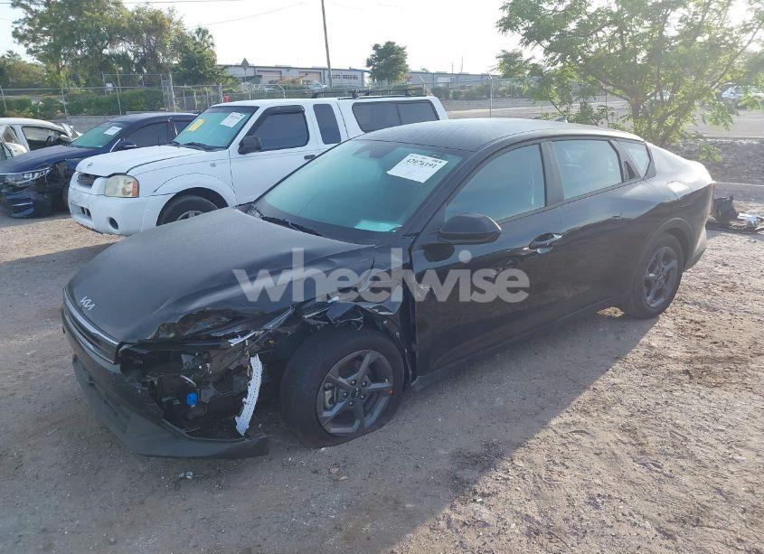 Photo 2 of 2025 Kia K4 LXS (VIN 3KPFT4DE3SE045944)