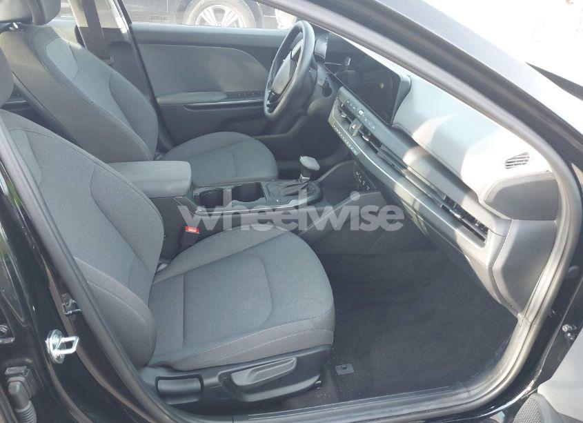 Photo 5 of 2025 Kia K4 LXS (VIN 3KPFT4DE3SE045944)