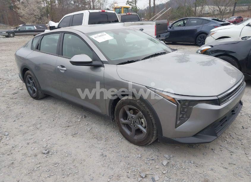 2025 Kia K4 LXS (VIN 3KPFT4DE3SE048536) main photo