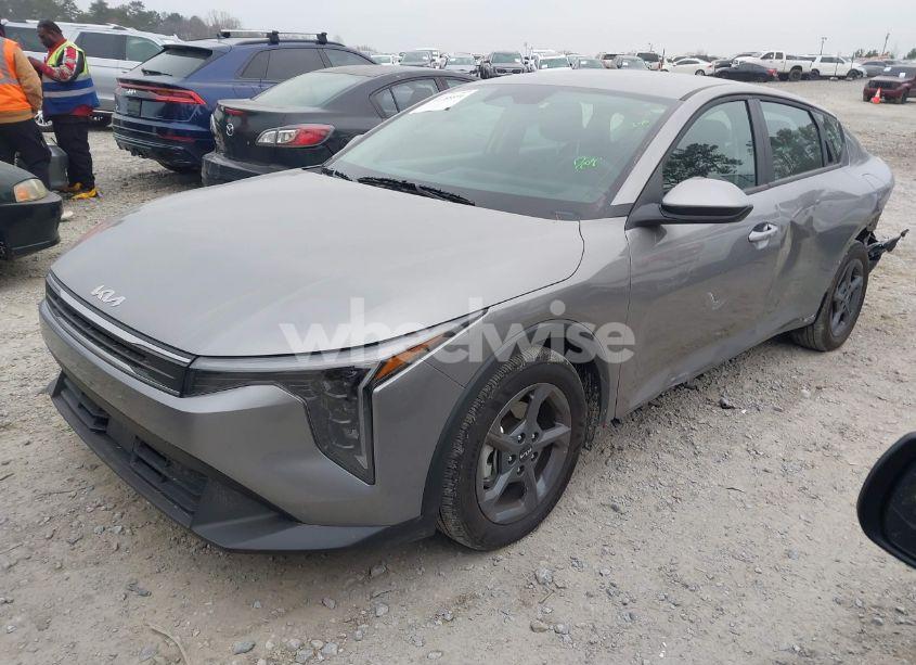 Photo 2 of 2025 Kia K4 LXS (VIN 3KPFT4DE3SE048536)
