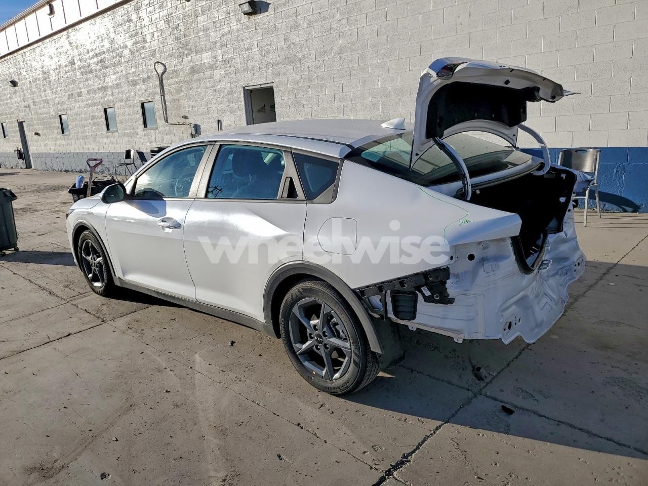 Photo 2 of 2025 KIA K4 LX (VIN 3KPFT4DE4SE081206)