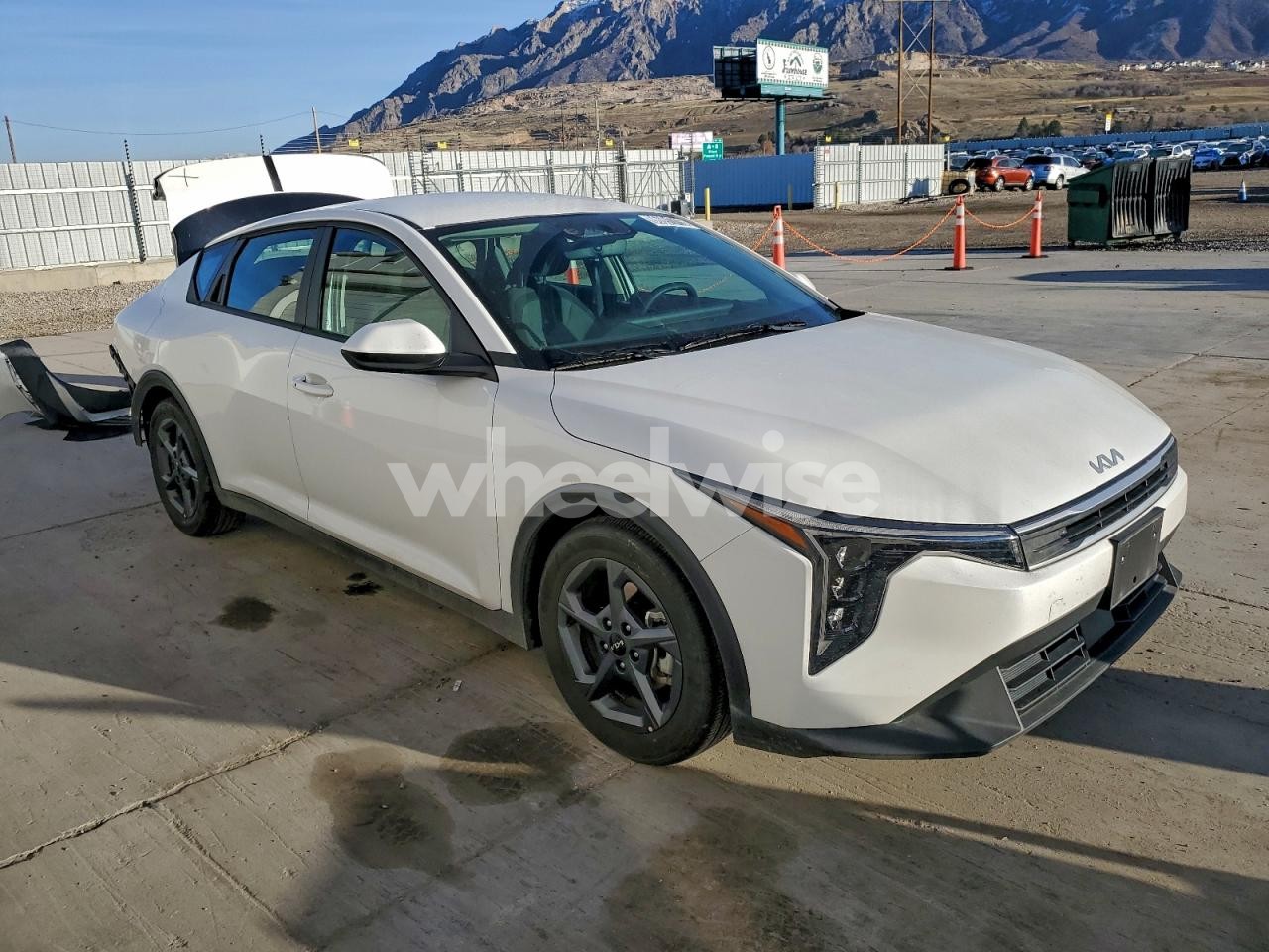 Photo 4 of 2025 KIA K4 LX (VIN 3KPFT4DE4SE081206)