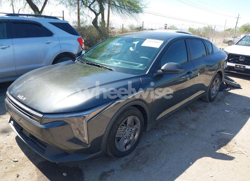 Photo 2 of 2025 Kia K4 LX (VIN 3KPFT4DE4SE090794)