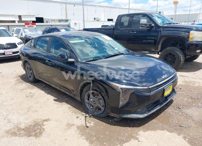 2025 Kia K4 LXS (VIN 3KPFT4DE4SE093212) main photo