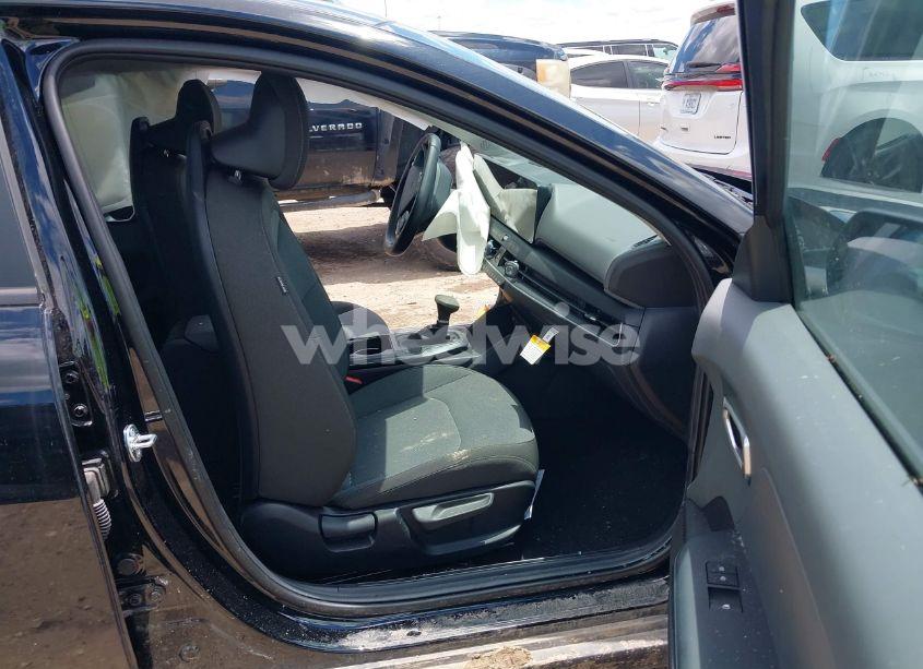 Photo 5 of 2025 Kia K4 LXS (VIN 3KPFT4DE4SE093212)