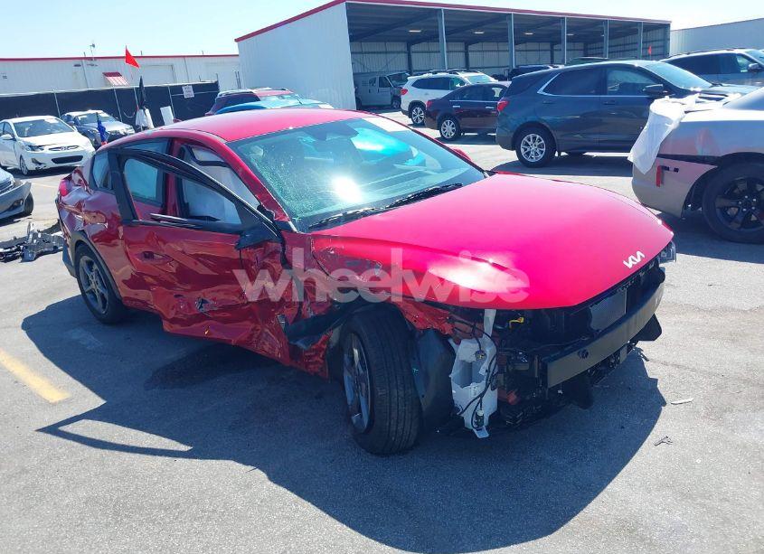 2025 Kia K4 LXS (VIN 3KPFT4DE4SE105701) main photo