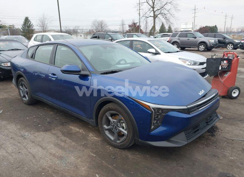 2025 Kia K4 LXS (VIN 3KPFT4DE5SE009253) main photo