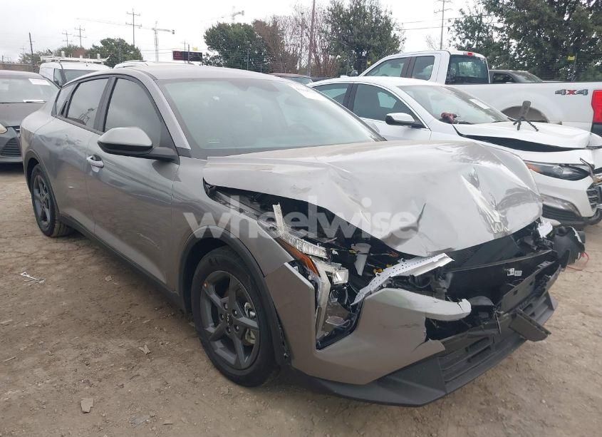 2025 Kia K4 LXS (VIN 3KPFT4DE5SE013044) main photo