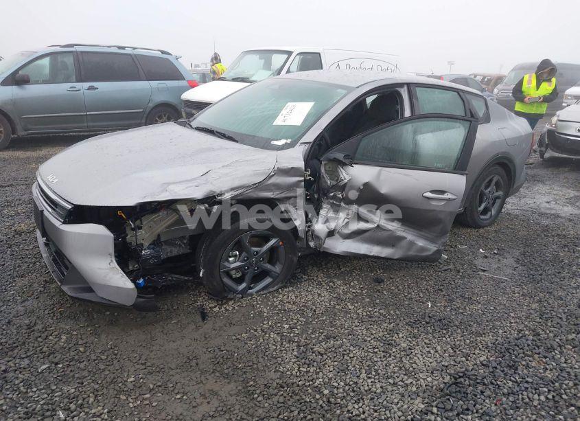 Photo 2 of 2025 Kia K4 LXS (VIN 3KPFT4DE6SE030497)