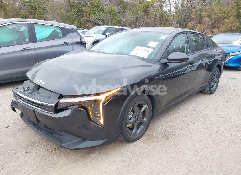 Photo 2 of 2025 Kia K4 LXS (VIN 3KPFT4DE6SE033870)