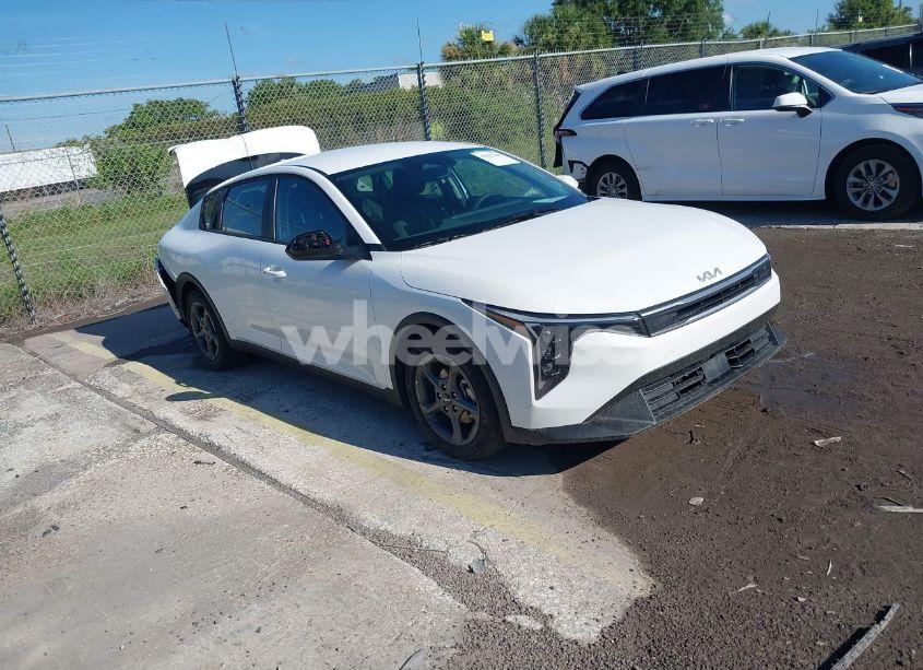 2025 Kia K4 LXS (VIN 3KPFT4DE7SE058549) main photo