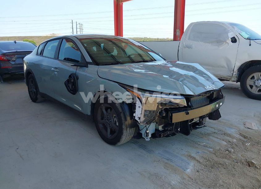 2025 Kia K4 LXS (VIN 3KPFT4DE8SE114725) main photo
