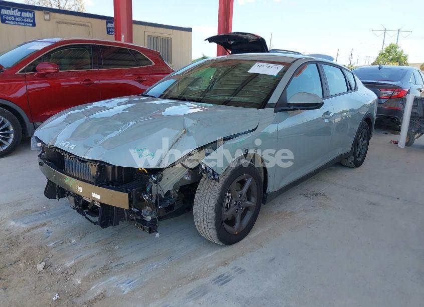 Photo 2 of 2025 Kia K4 LXS (VIN 3KPFT4DE8SE114725)