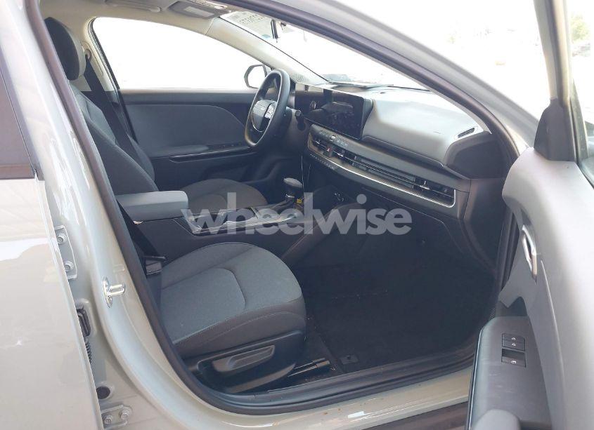 Photo 5 of 2025 Kia K4 LXS (VIN 3KPFT4DE8SE114725)