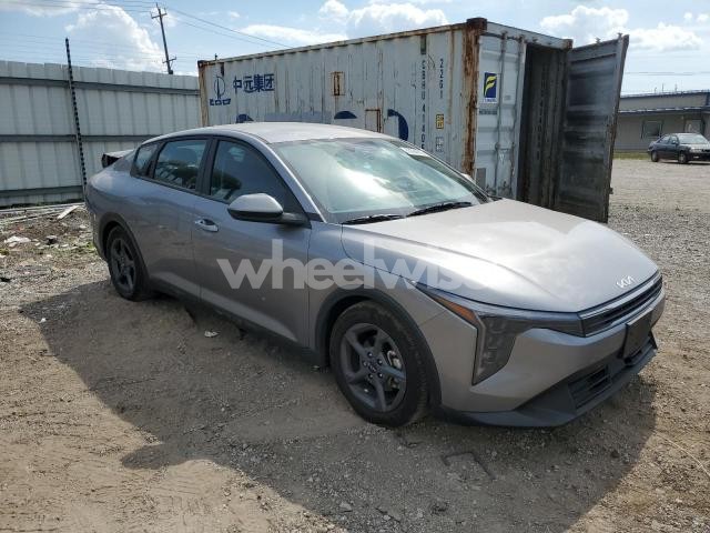 Photo 3 of 2025 KIA K4 LX (VIN 3KPFT4DE9SE013189)